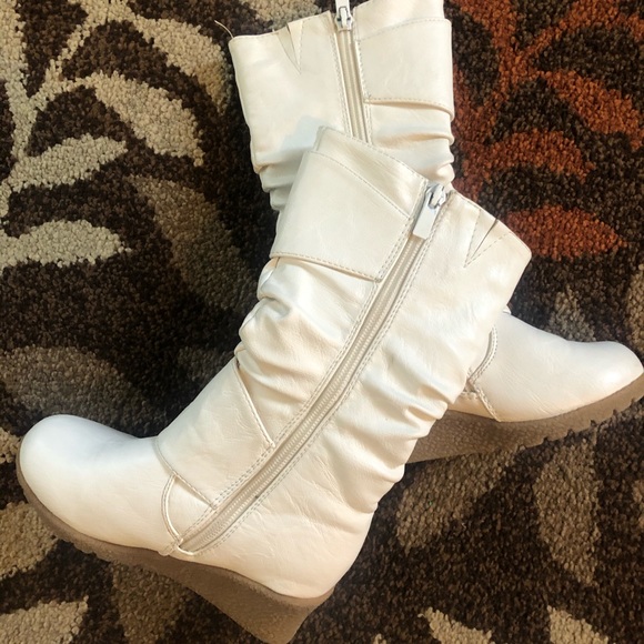 Boots - Picture 2 of 4